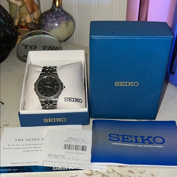 Seiko Classic 7n32 Divers Silver Watch with Black Dial date